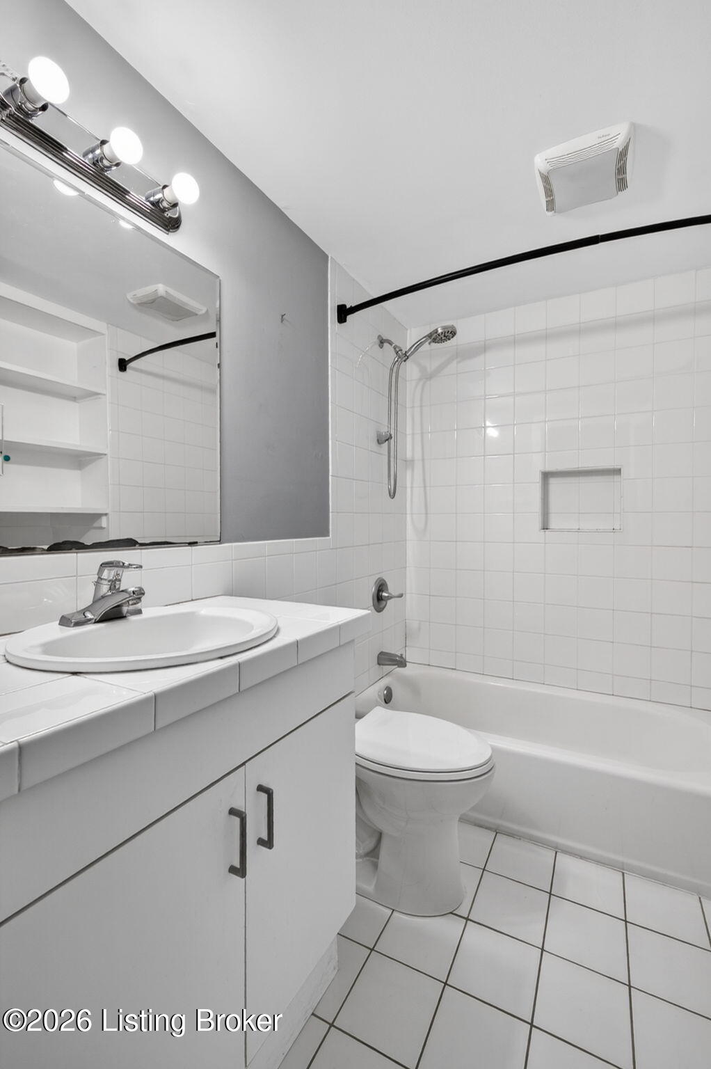 221 S Hancock St B