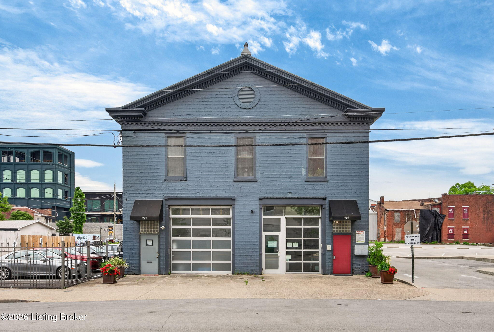 221 S Hancock St B