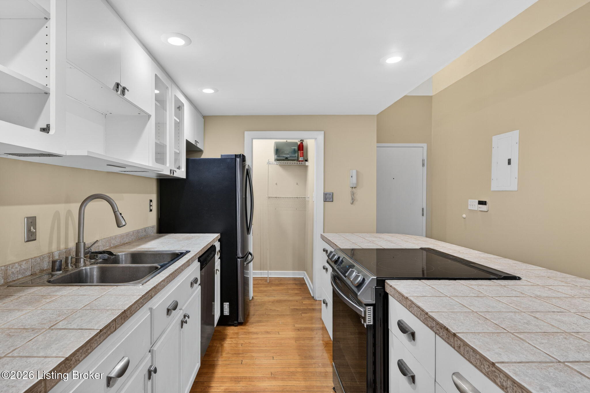 221 S Hancock St B