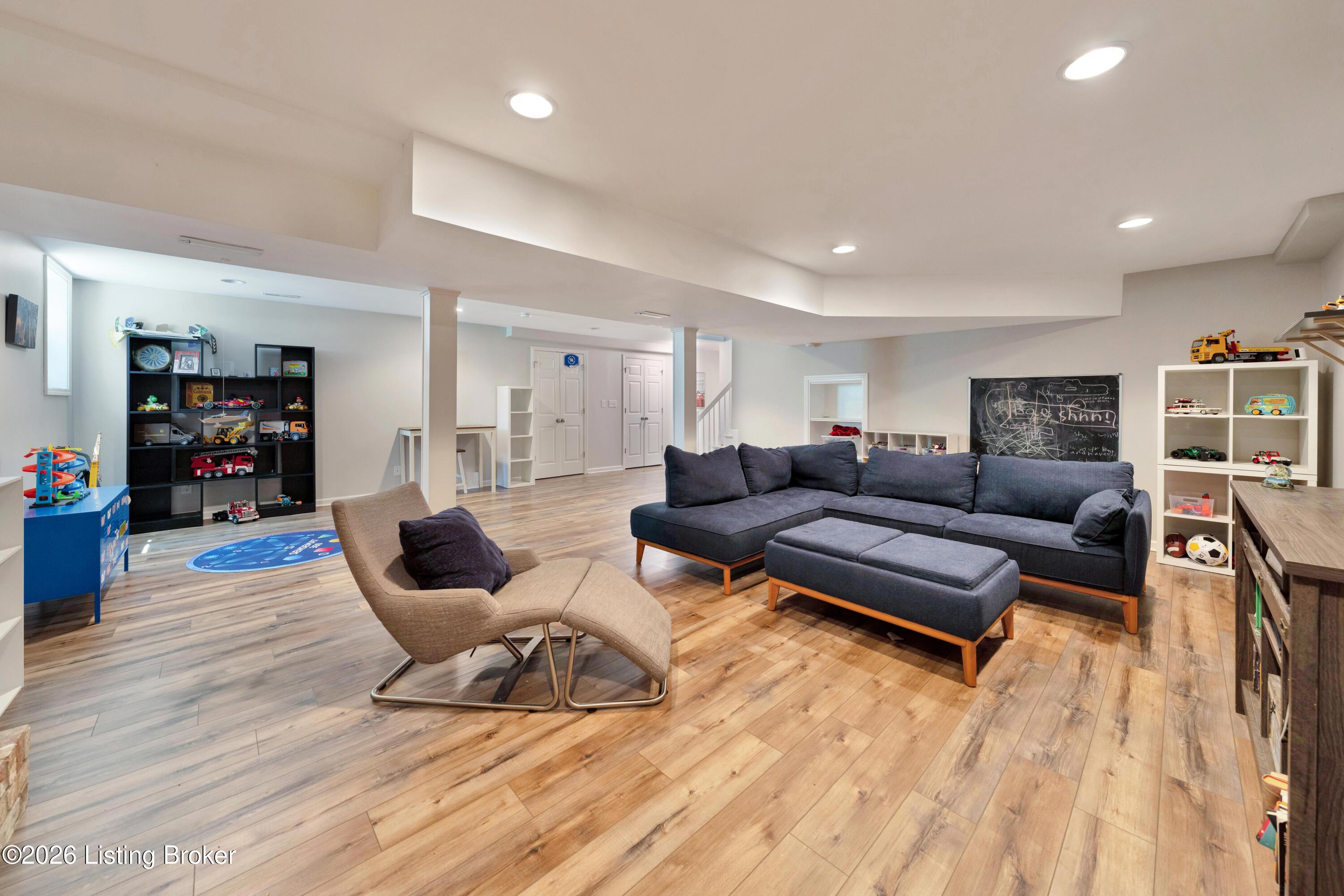 7415 Cambridge Dr