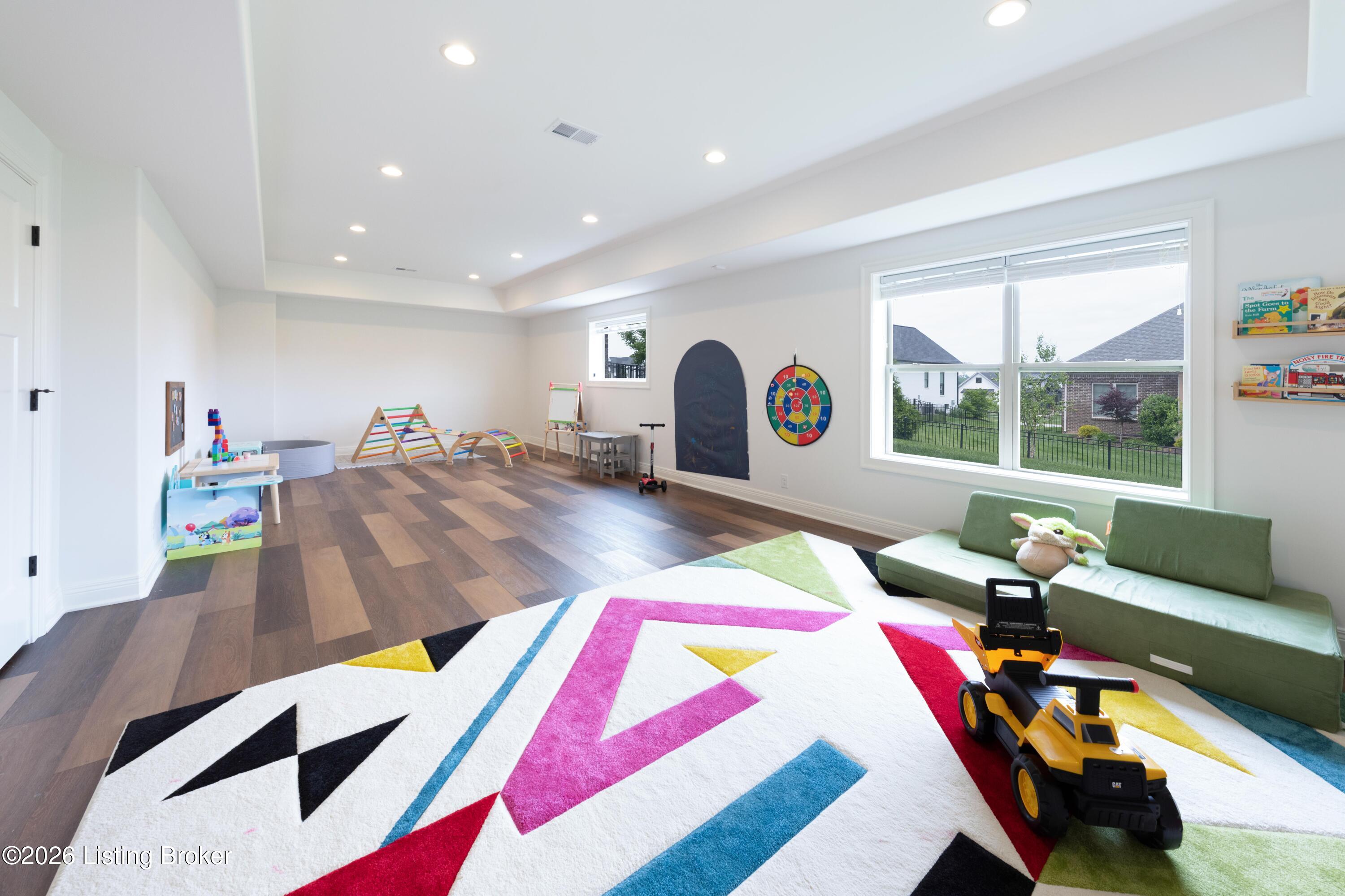 7488 Edith Way