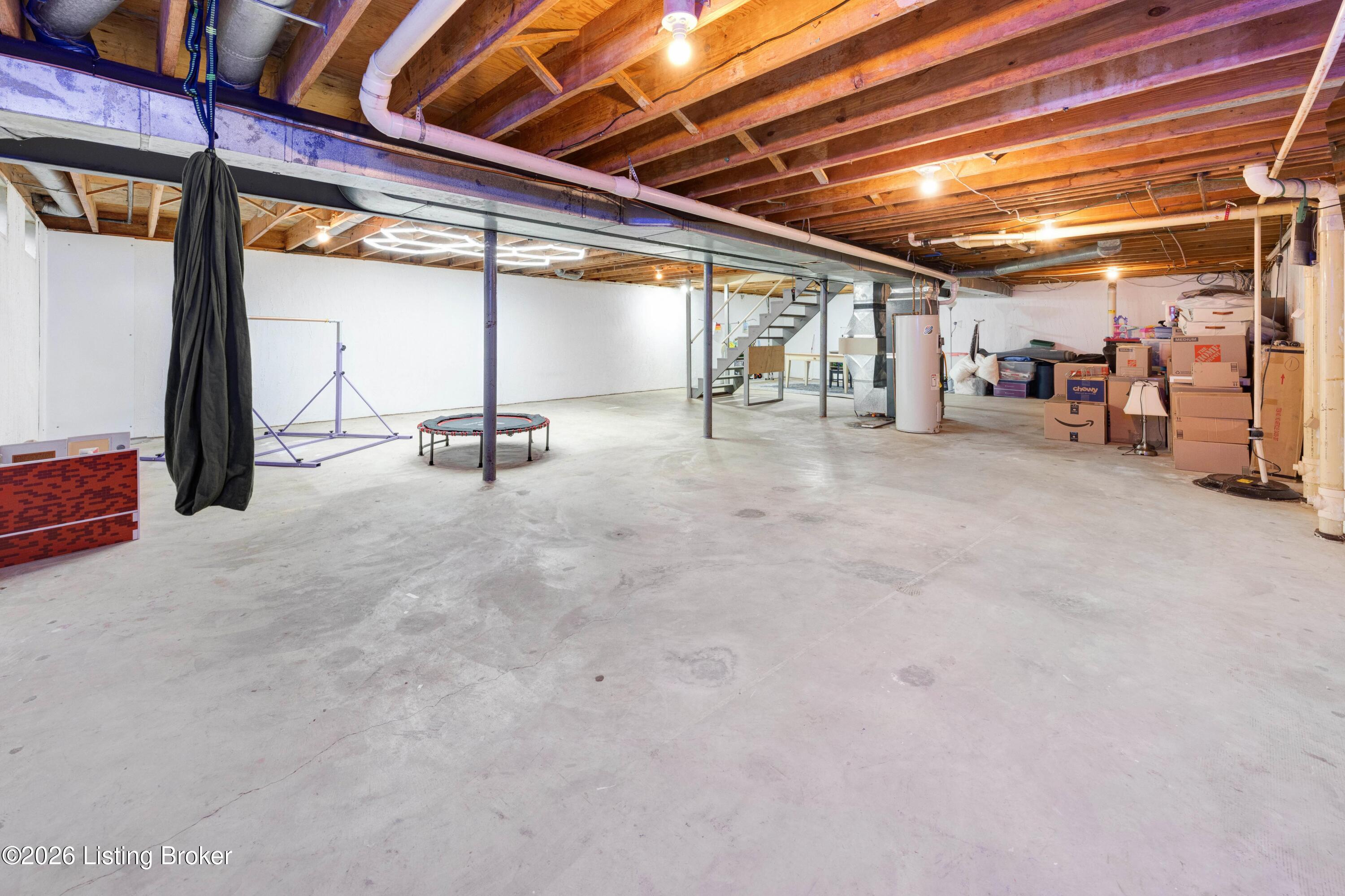 9003 Blossom Ln