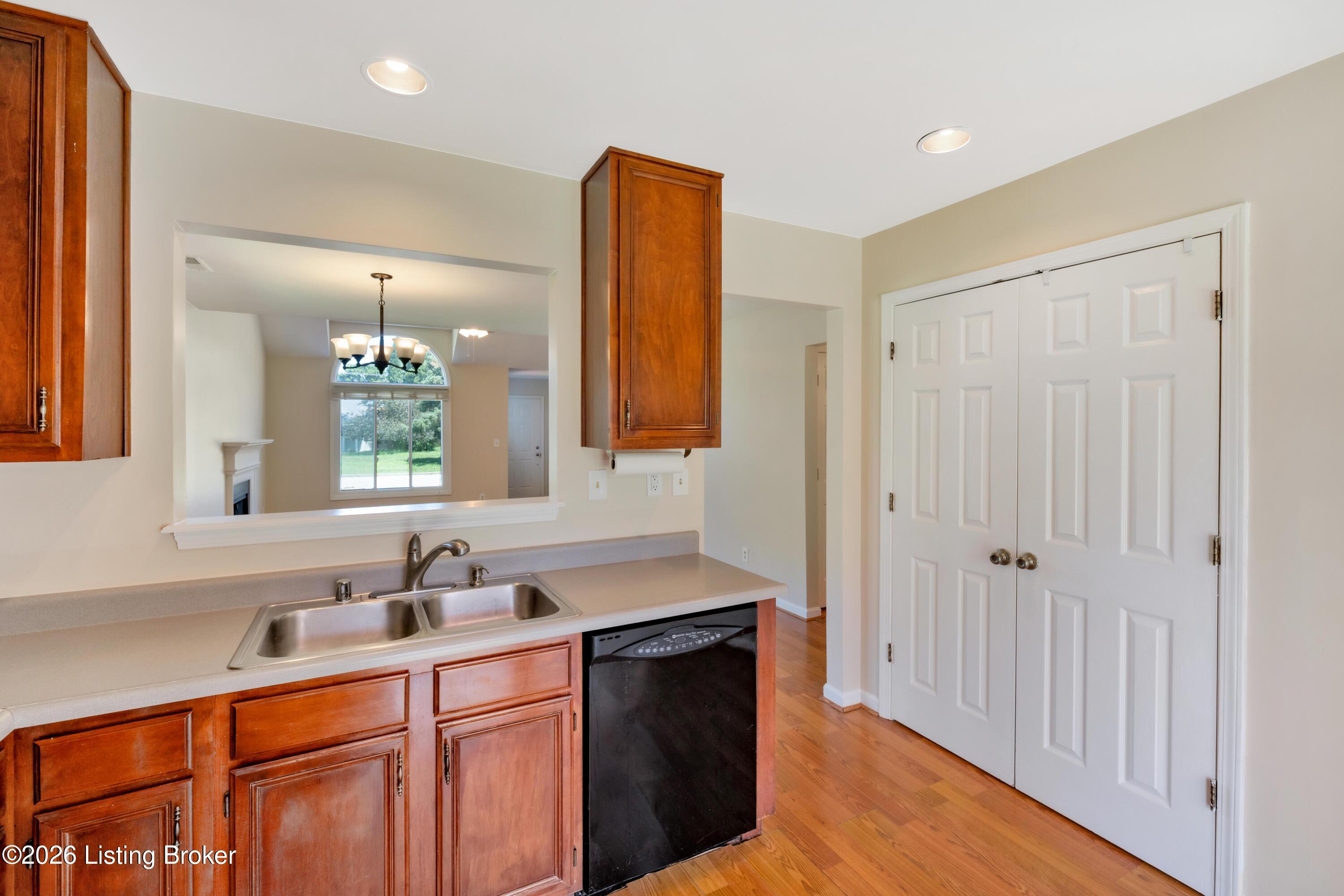 4104 Bay Pointe Dr