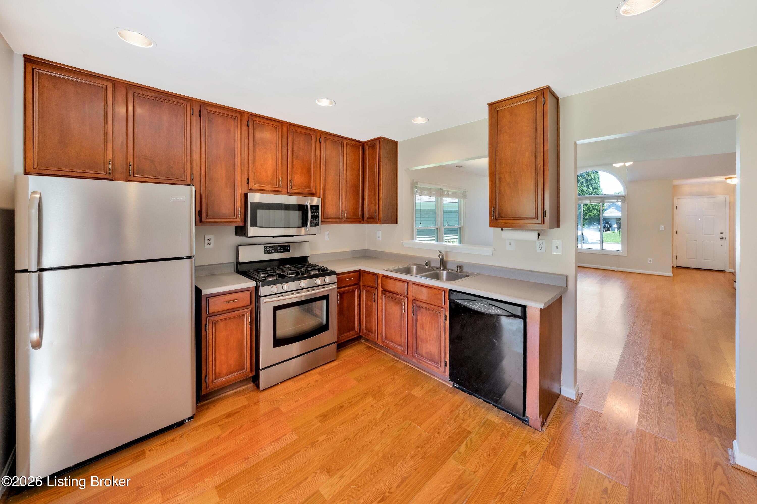 4104 Bay Pointe Dr