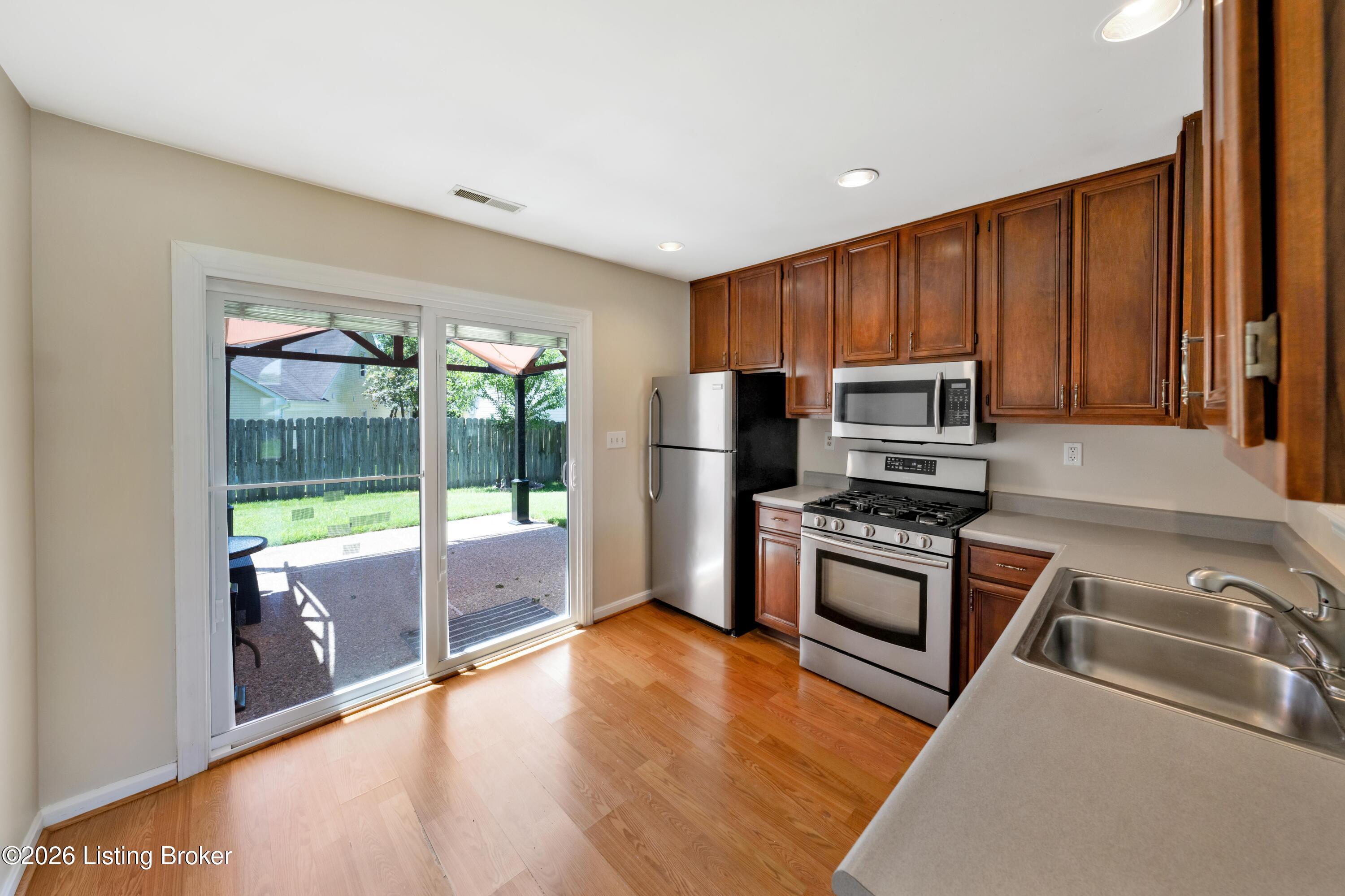 4104 Bay Pointe Dr