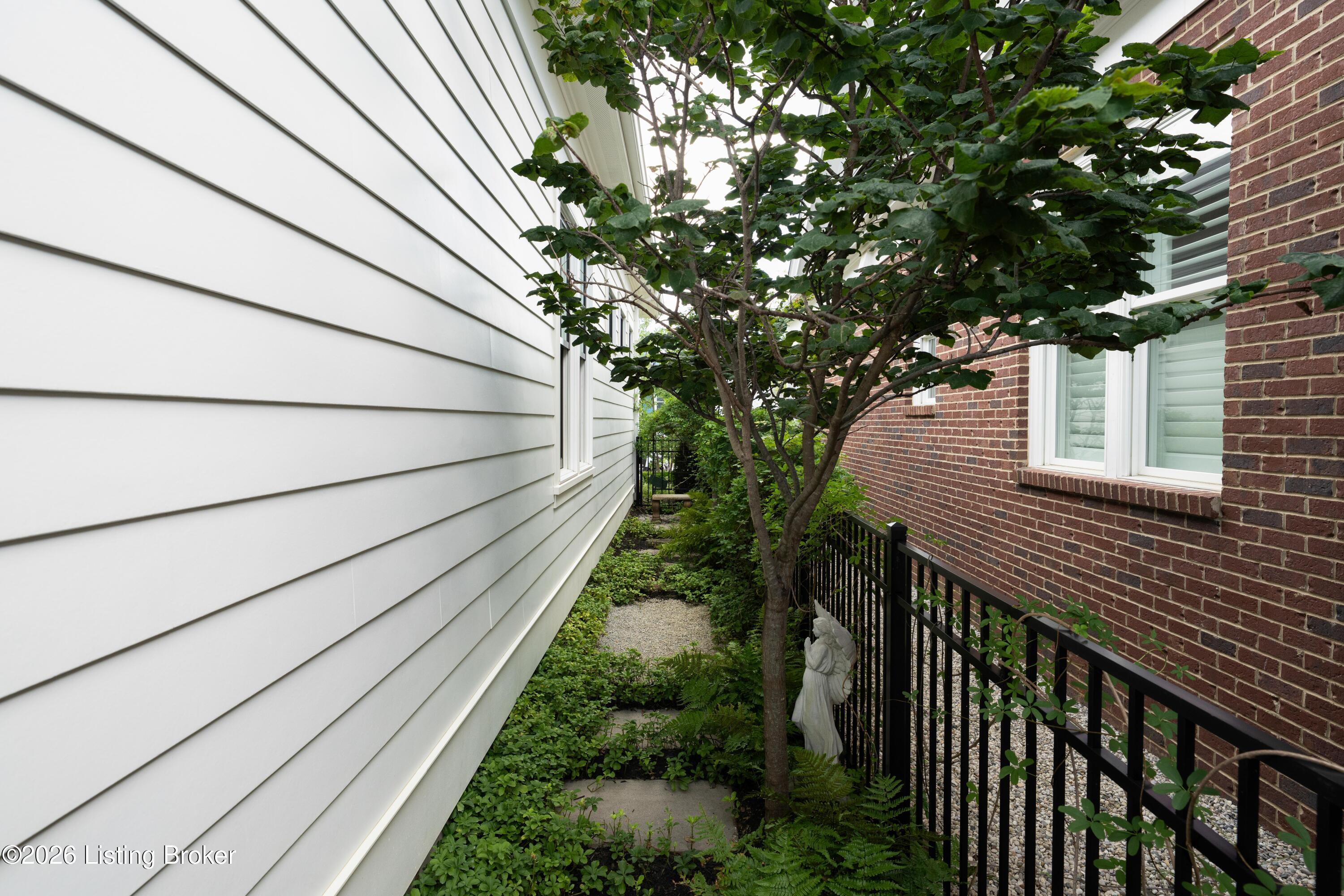 6410 Meeting St