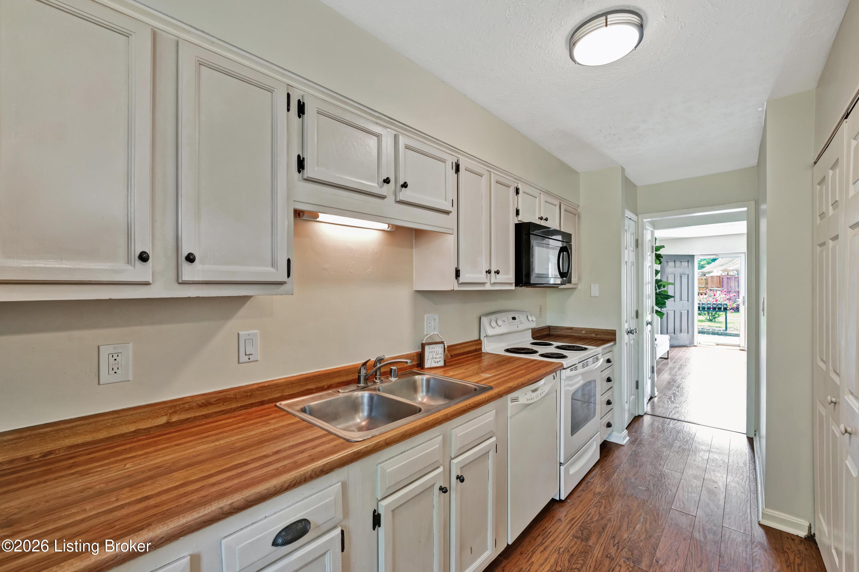 10787 Colonial Woods Way
