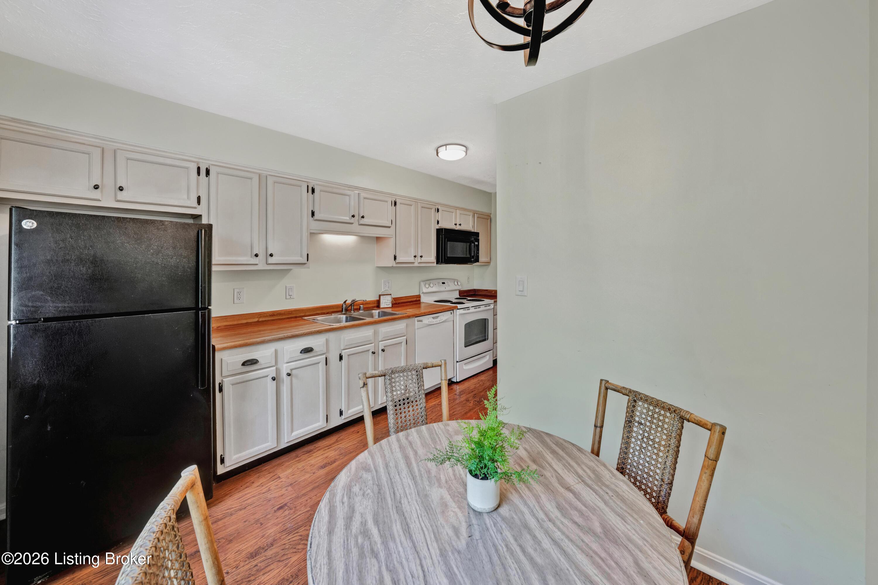 10787 Colonial Woods Way