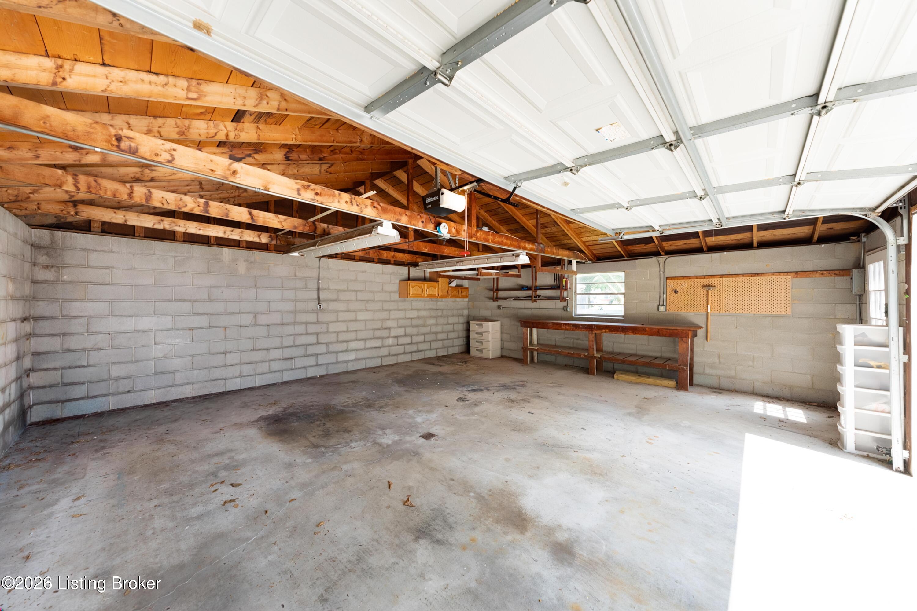 4311 Lynnbrook Dr