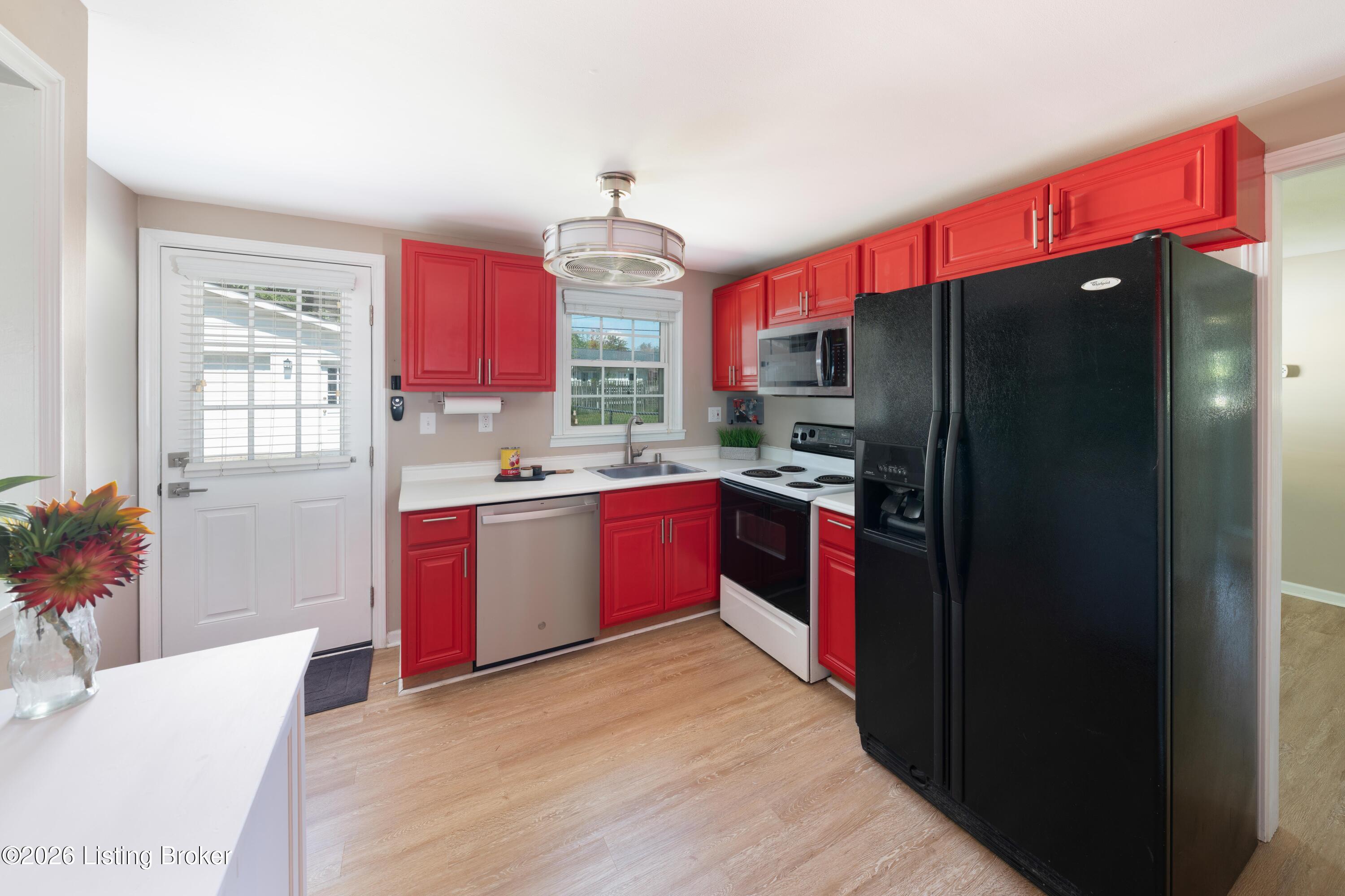 4311 Lynnbrook Dr