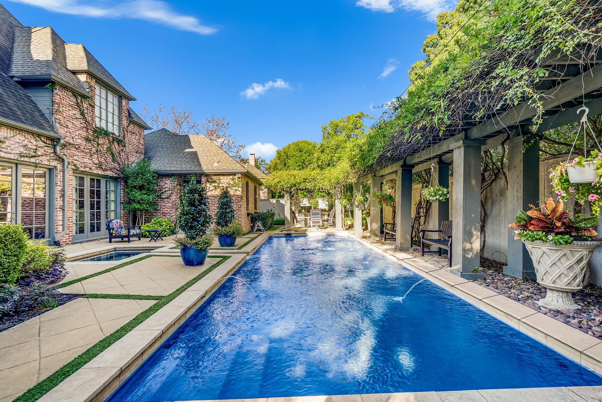 6607 Glendora Avenue