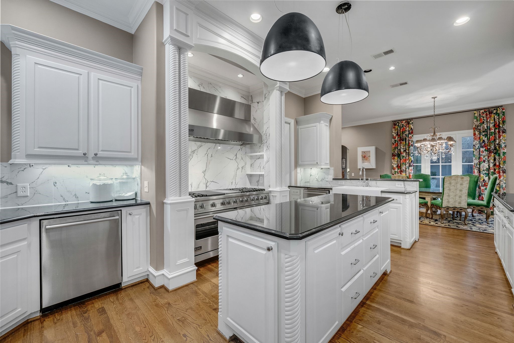 6607 Glendora Avenue