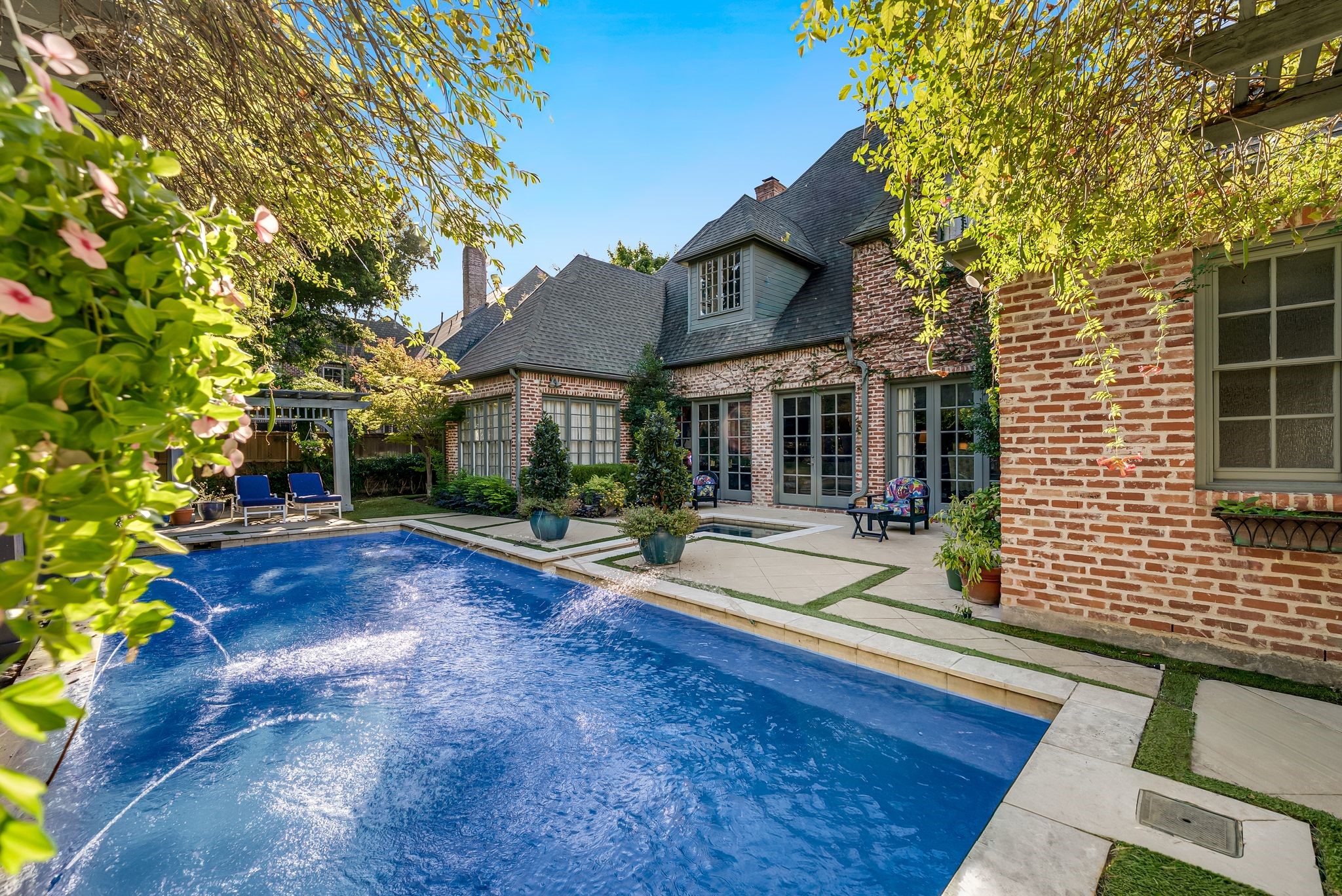 6607 Glendora Avenue