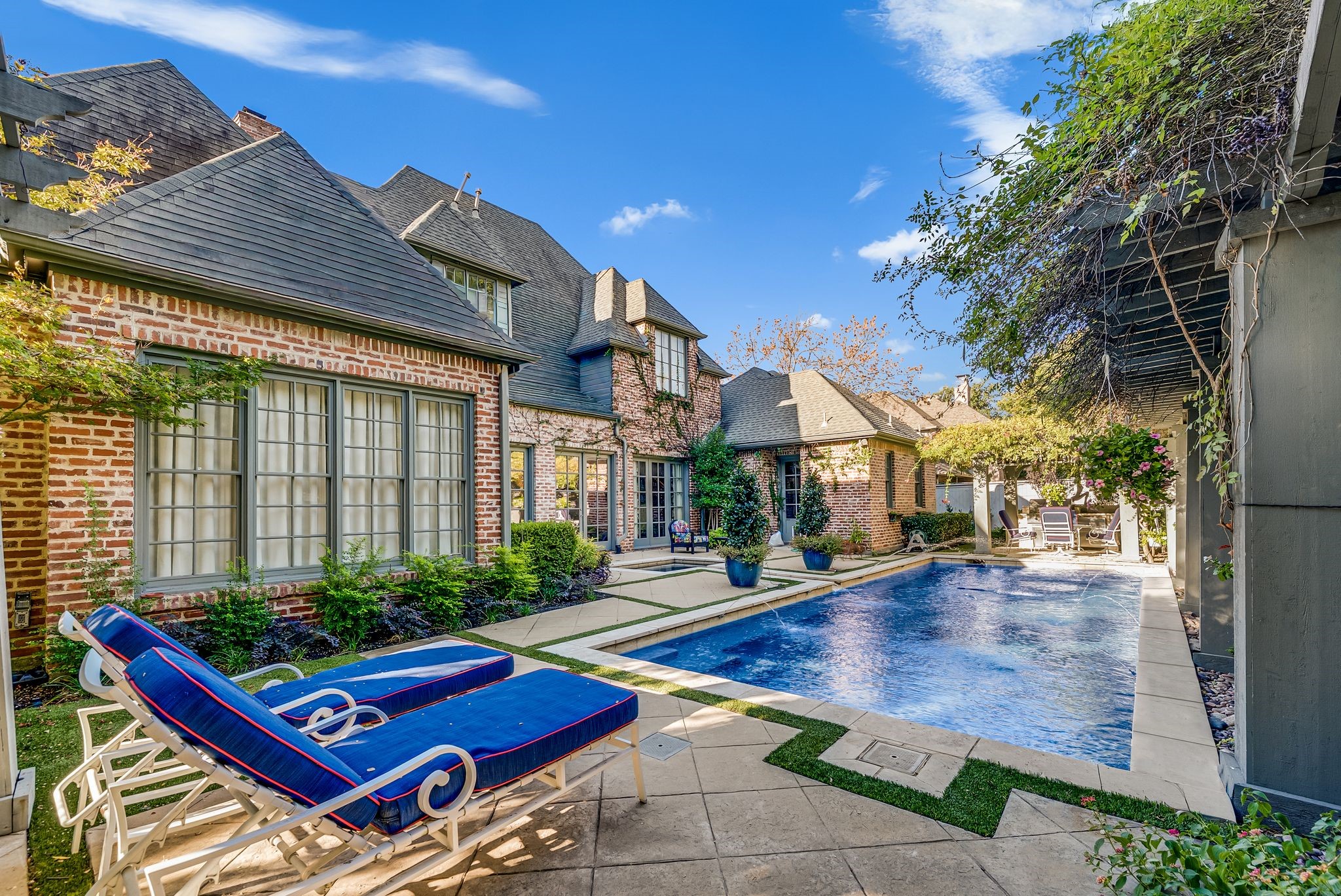 6607 Glendora Avenue