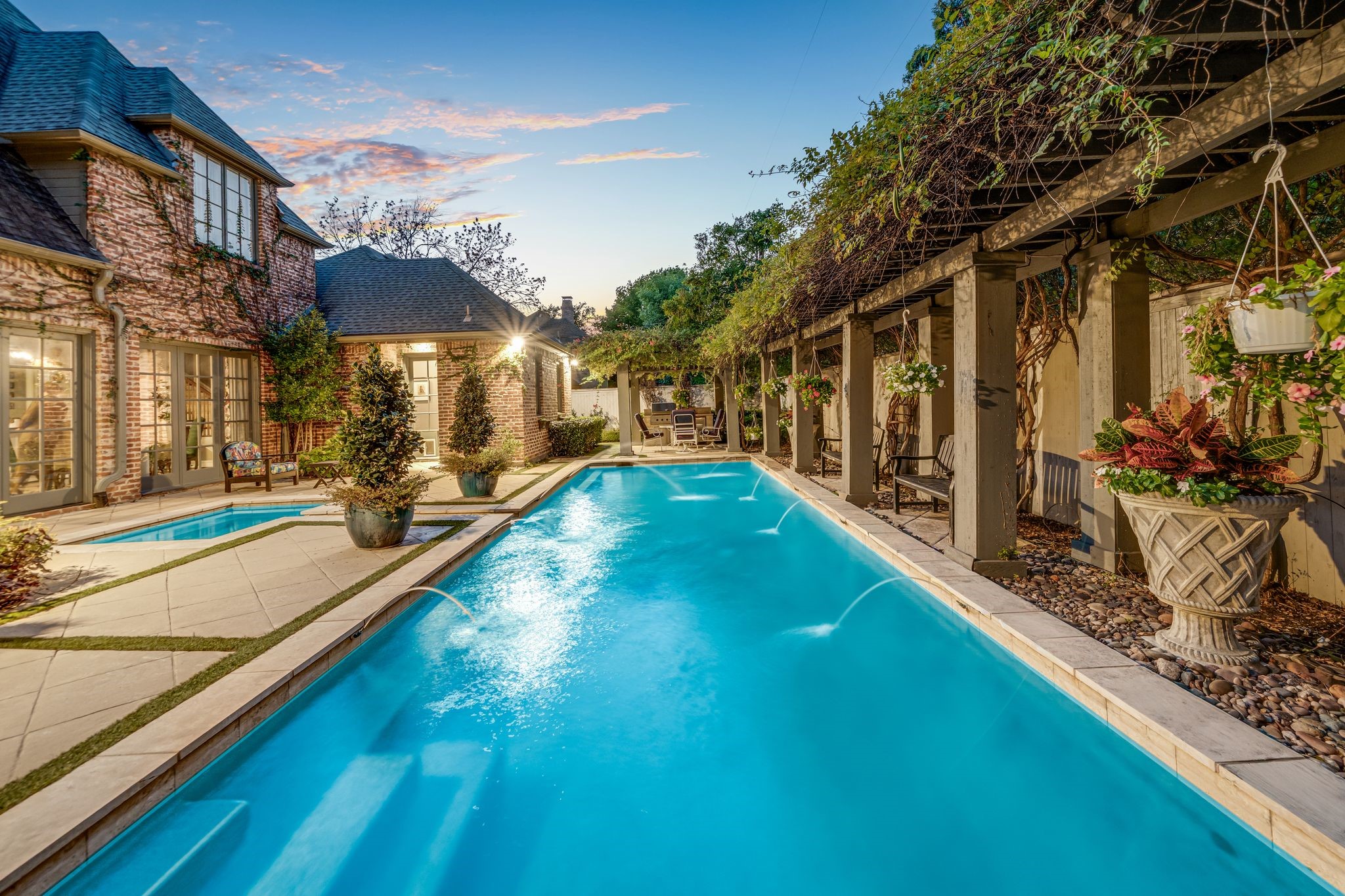 6607 Glendora Avenue