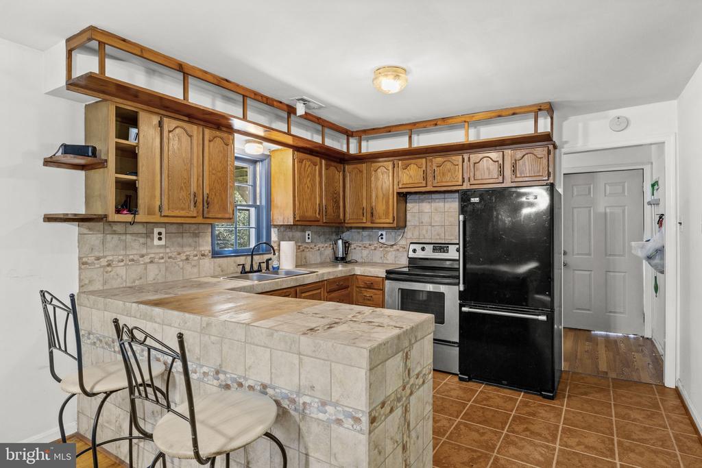 2083 OLD SAWMILL LANE