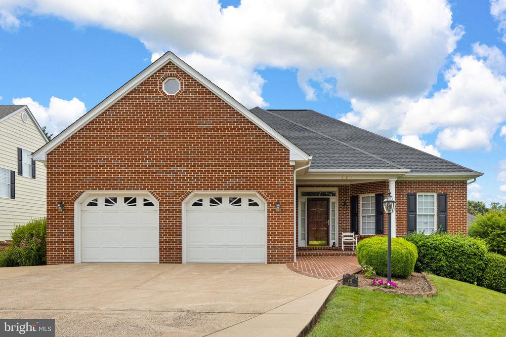 621 COUNTRY CLUB ROAD
