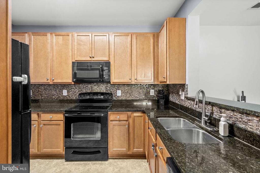 6161 WILLOW PLACE Unit: 207