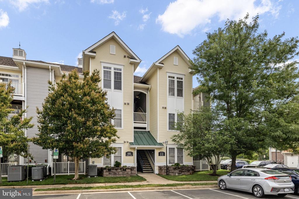 6161 WILLOW PLACE Unit: 207