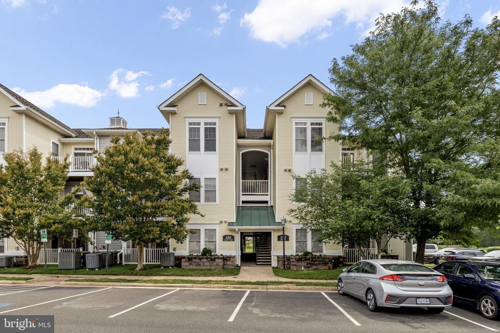 6161 WILLOW PLACE Unit: 207
