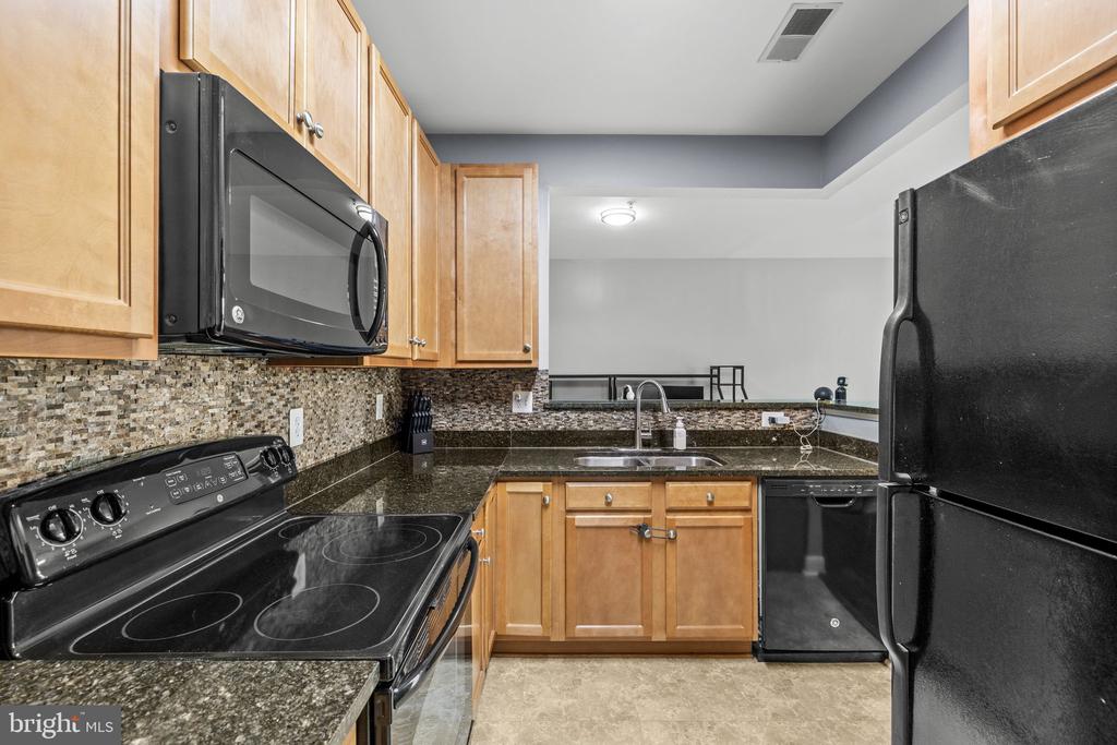 6161 WILLOW PLACE Unit: 207