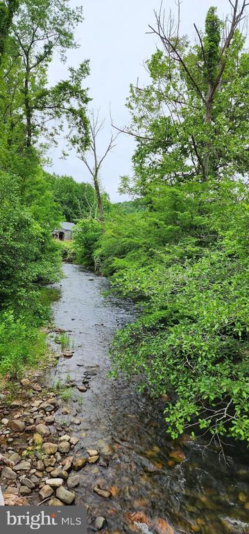 432 CHIMNEY HOLLOW ROAD