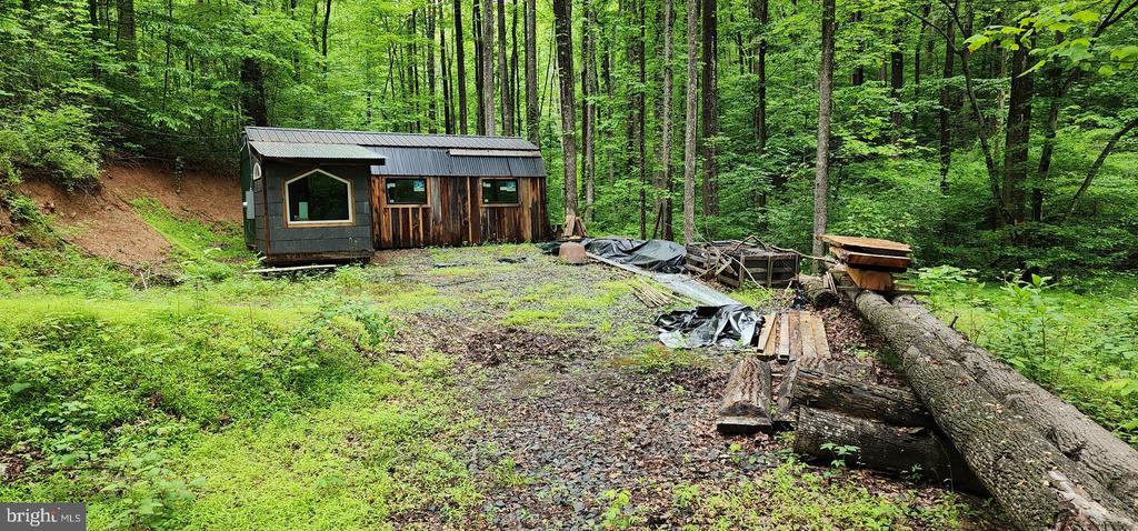 432 CHIMNEY HOLLOW ROAD