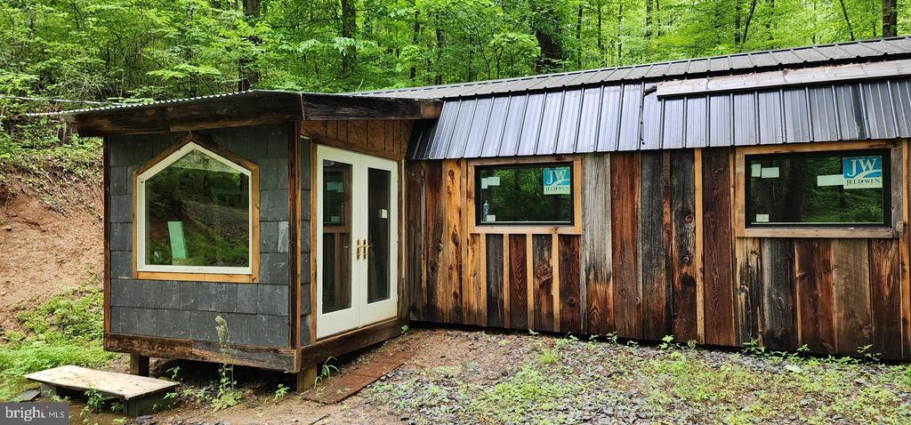 432 CHIMNEY HOLLOW ROAD