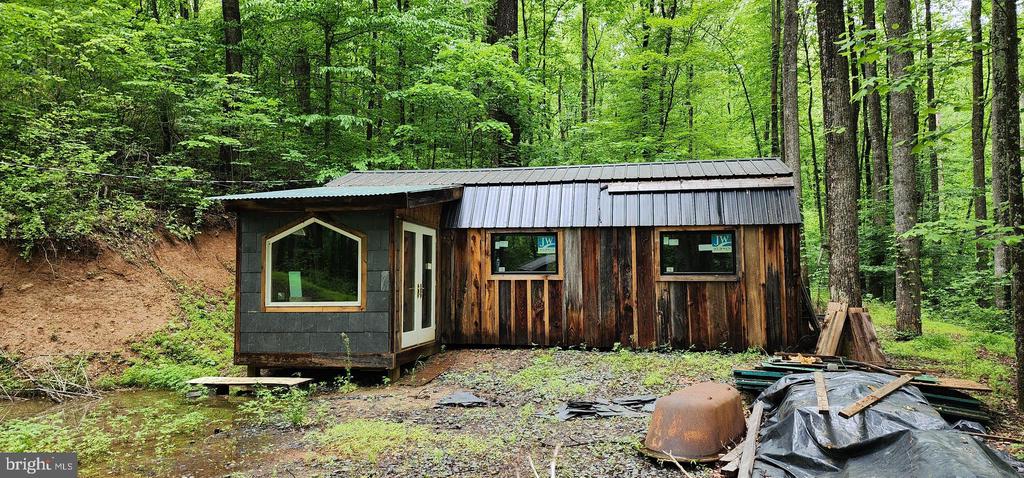 432 CHIMNEY HOLLOW ROAD