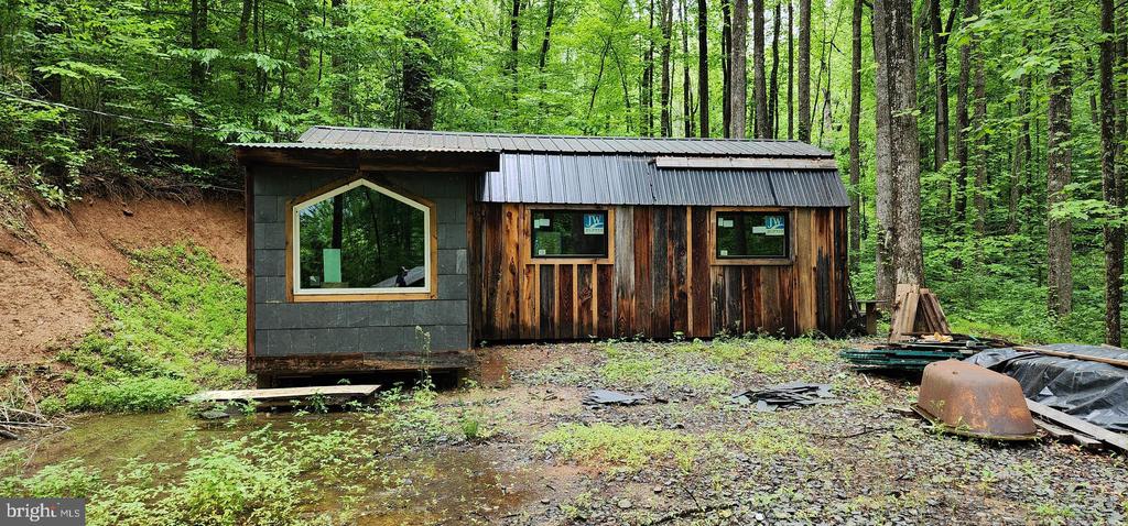 432 CHIMNEY HOLLOW ROAD