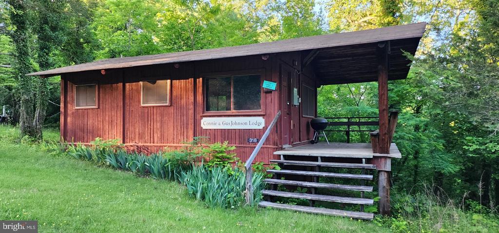432 CHIMNEY HOLLOW ROAD