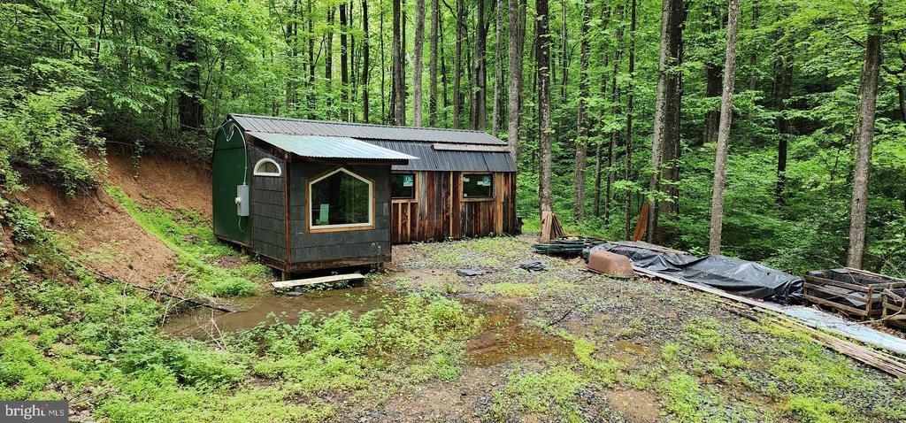 432 CHIMNEY HOLLOW ROAD