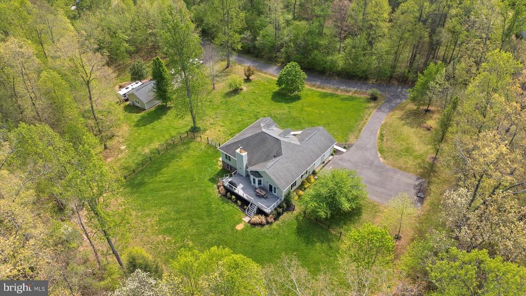 279 CARRIAGE LANE