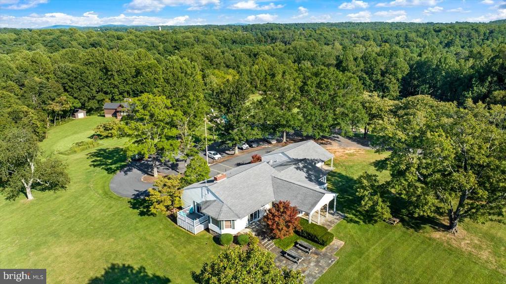 279 CARRIAGE LANE