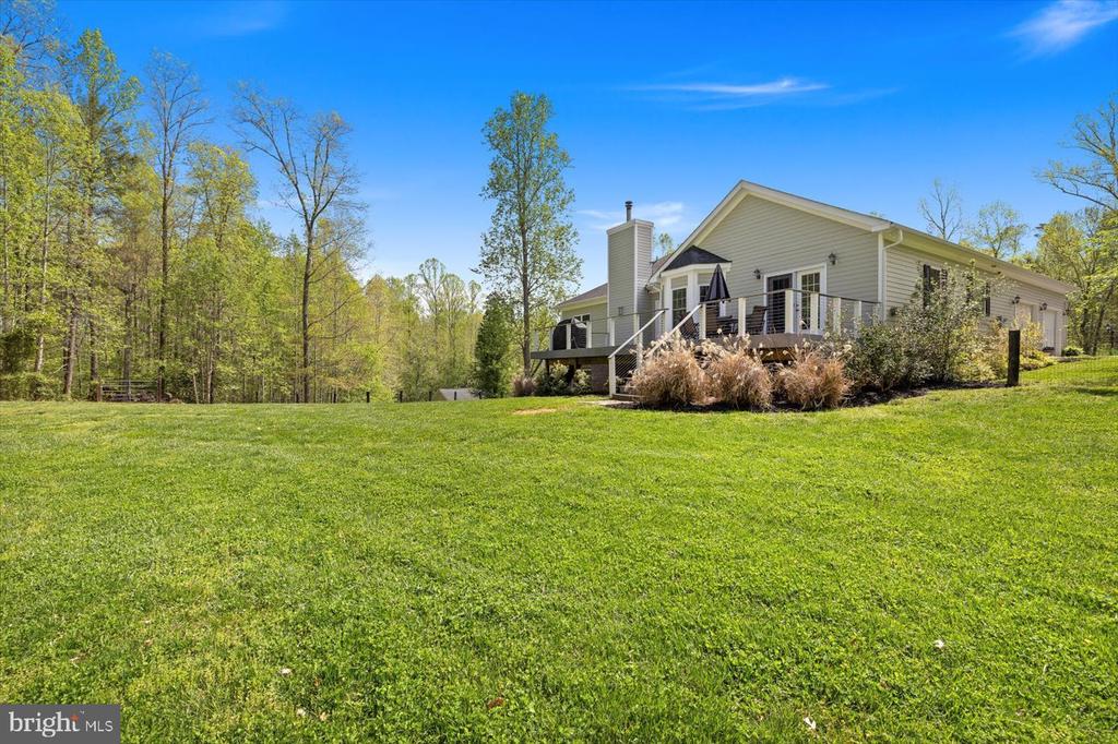 279 CARRIAGE LANE