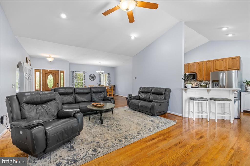 279 CARRIAGE LANE