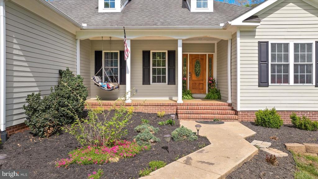 279 CARRIAGE LANE
