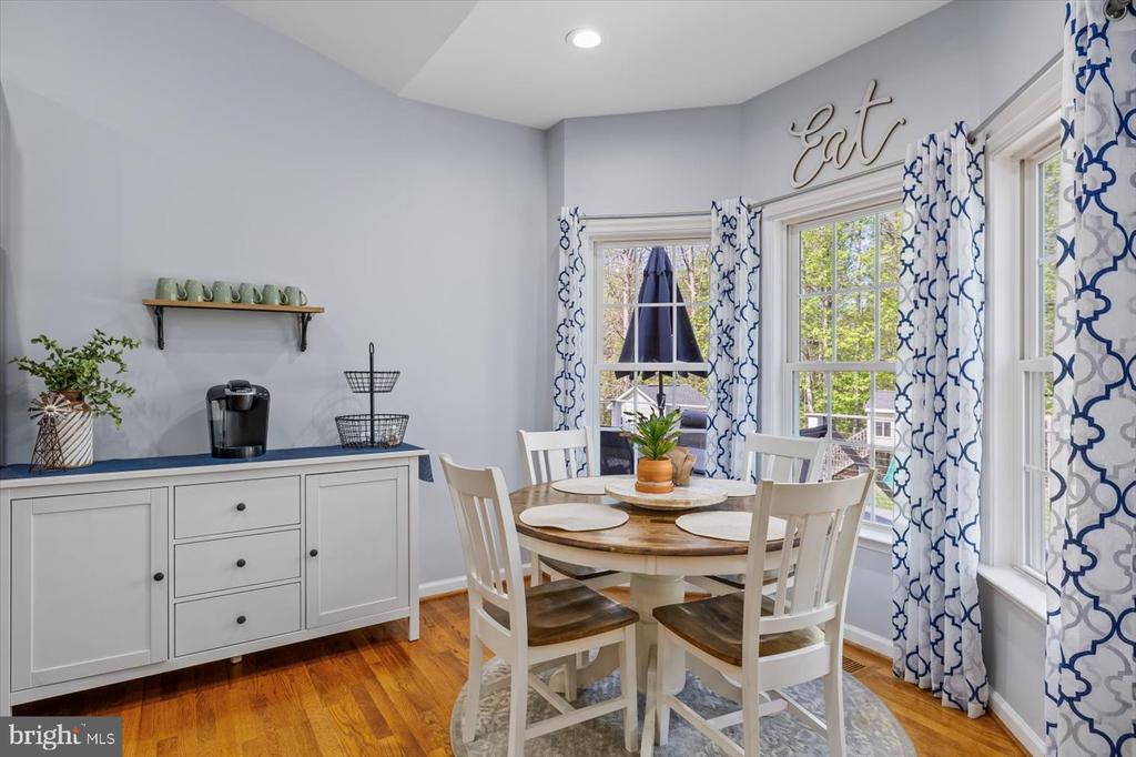 279 CARRIAGE LANE