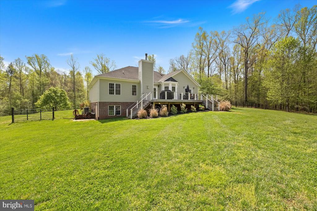 279 CARRIAGE LANE