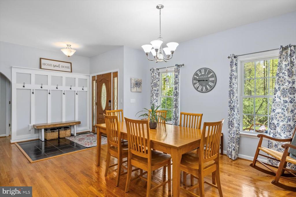 279 CARRIAGE LANE