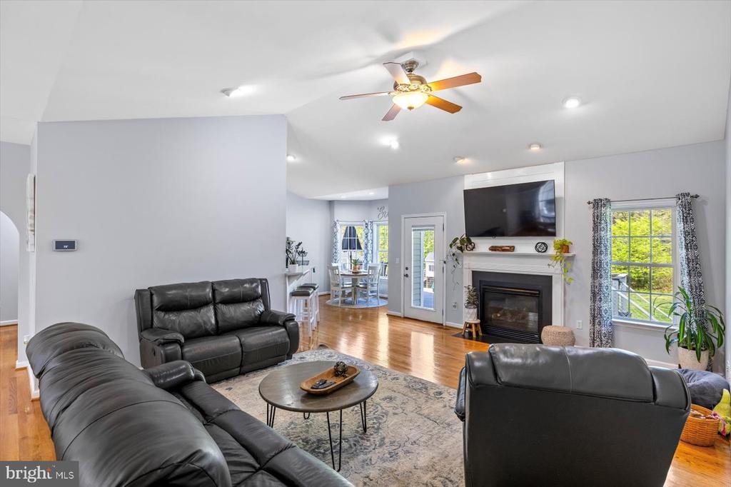 279 CARRIAGE LANE