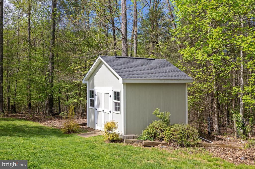 279 CARRIAGE LANE