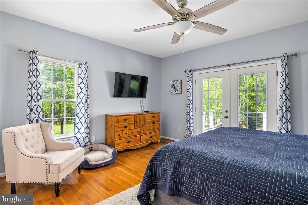 279 CARRIAGE LANE