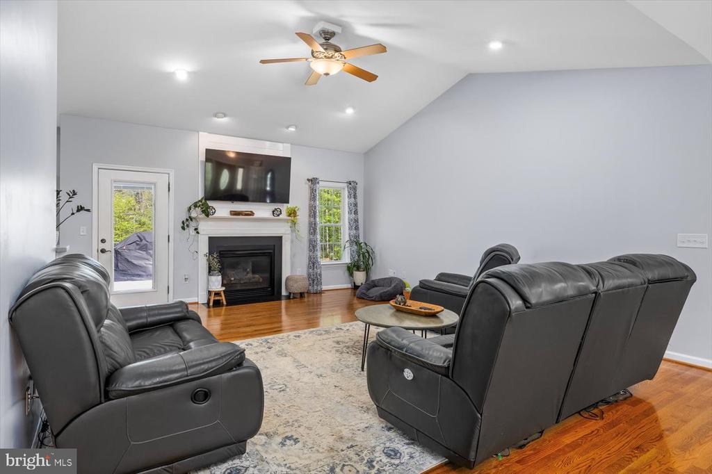 279 CARRIAGE LANE