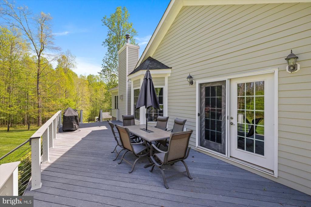 279 CARRIAGE LANE