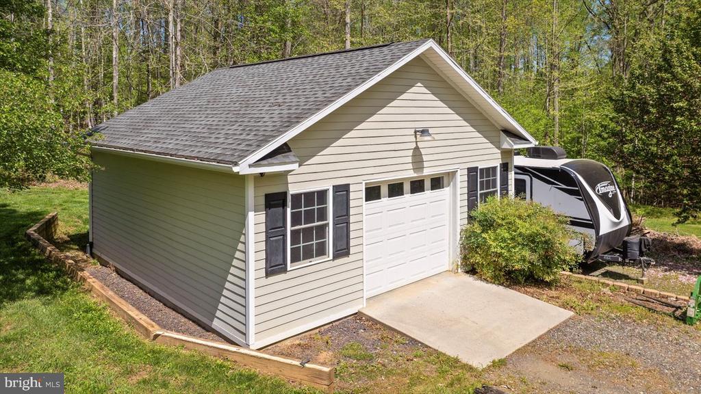 279 CARRIAGE LANE