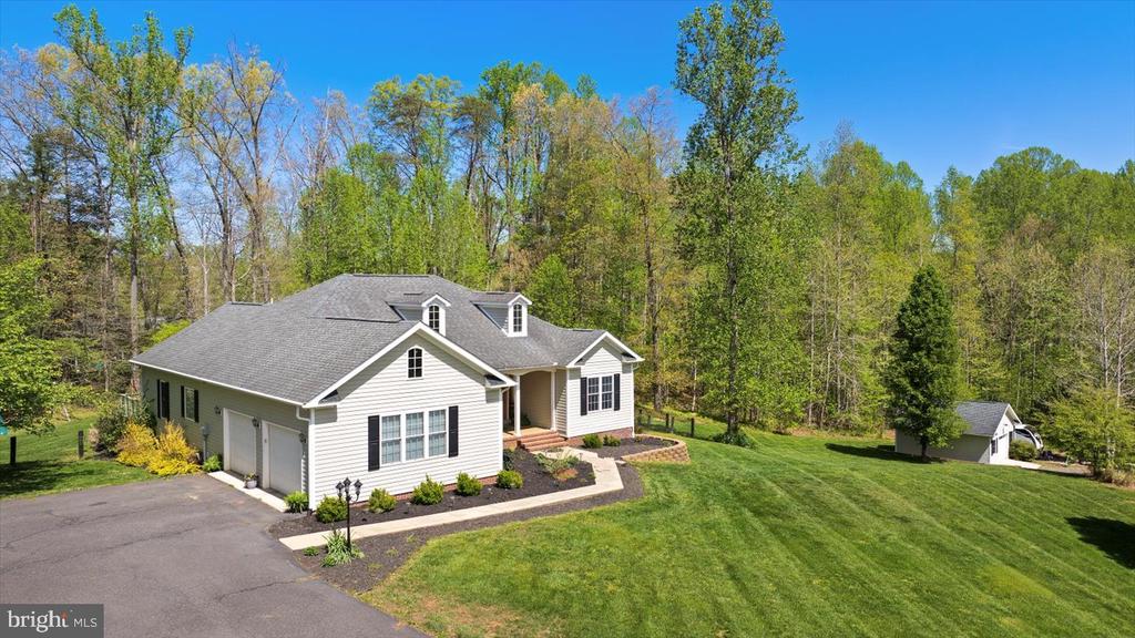 279 CARRIAGE LANE