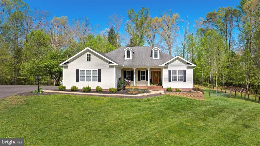 279 CARRIAGE LANE