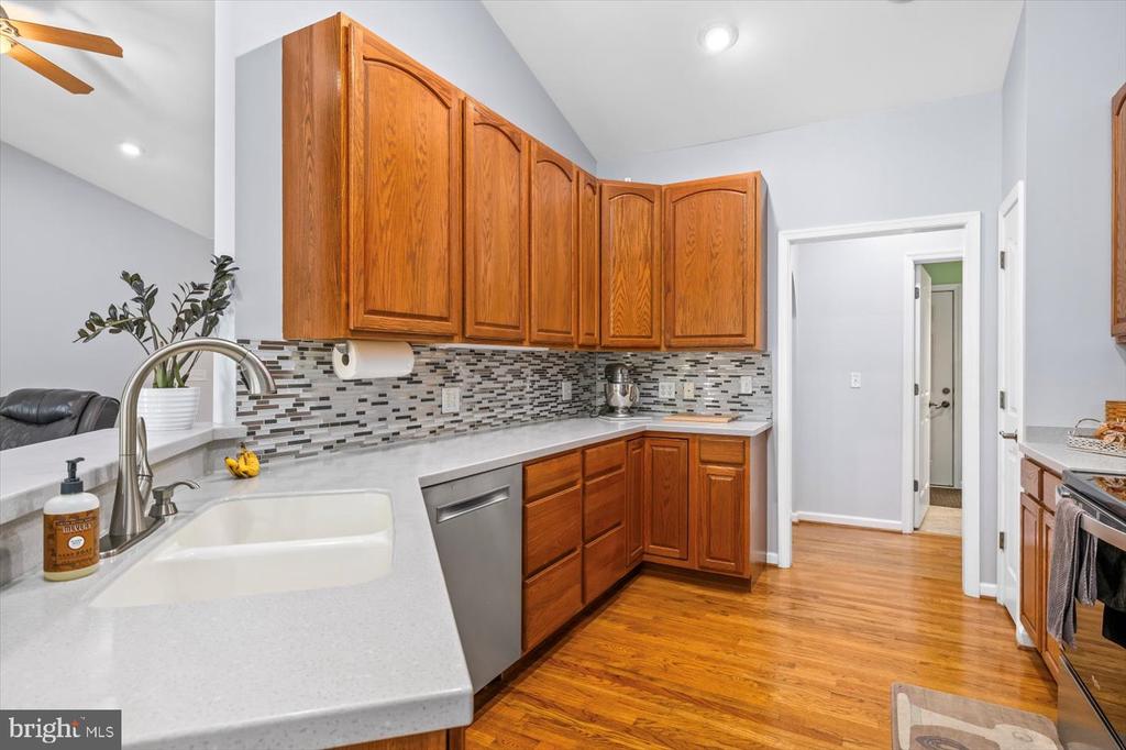 279 CARRIAGE LANE