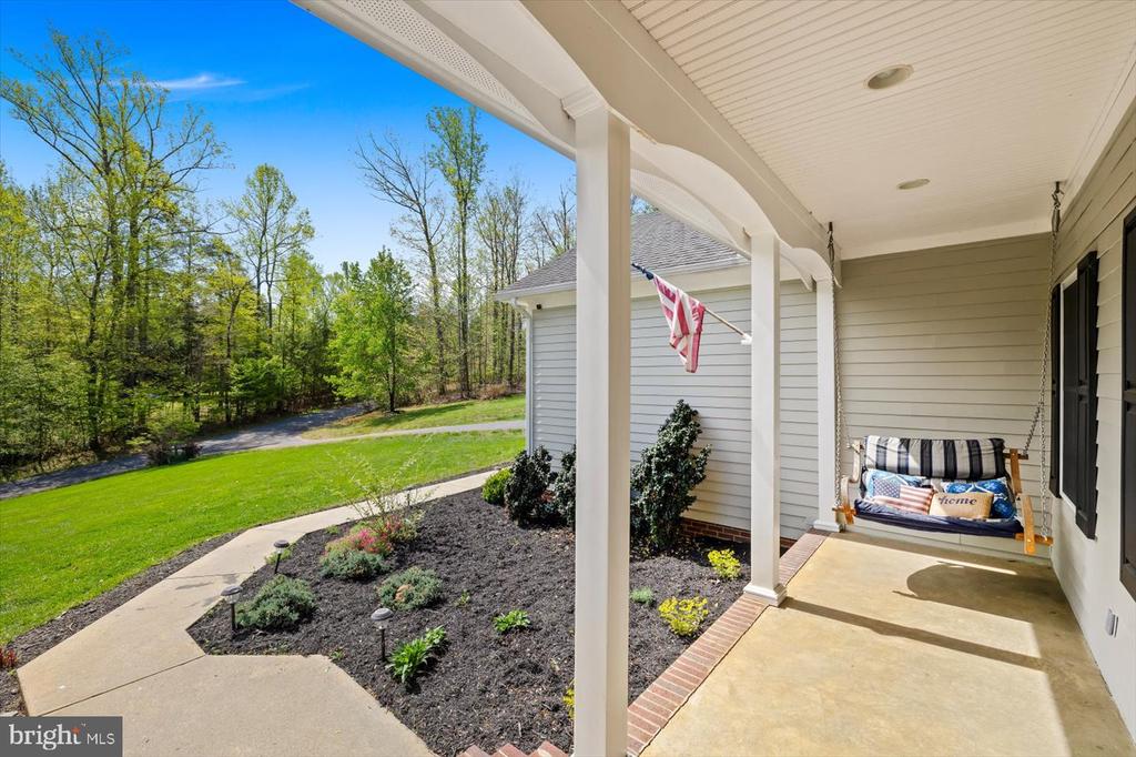 279 CARRIAGE LANE